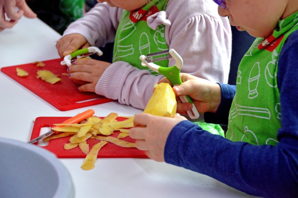 Kochen in Bremen: Auch Kinder können Spaß daran haben