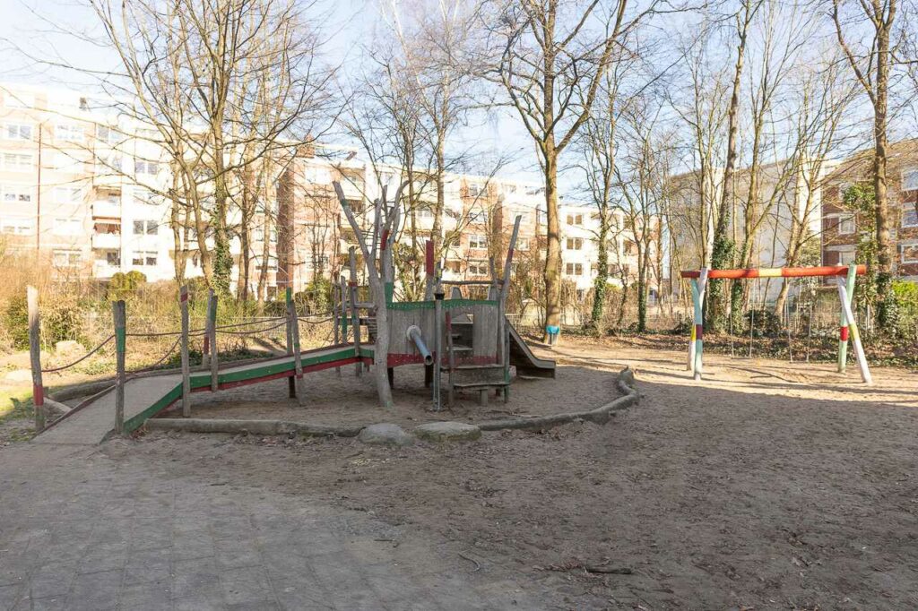 Spielplätze Osterholz – Spielplatz unter den Bäumen