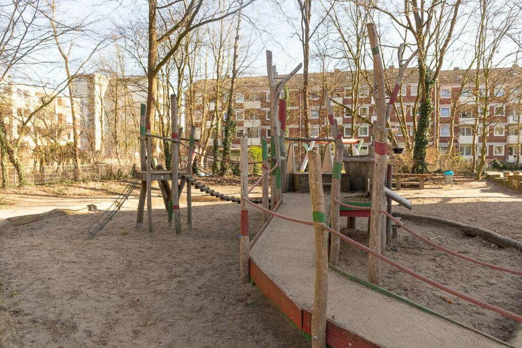 Spielplätze Osterholz – Spielplatz unter den Bäumen