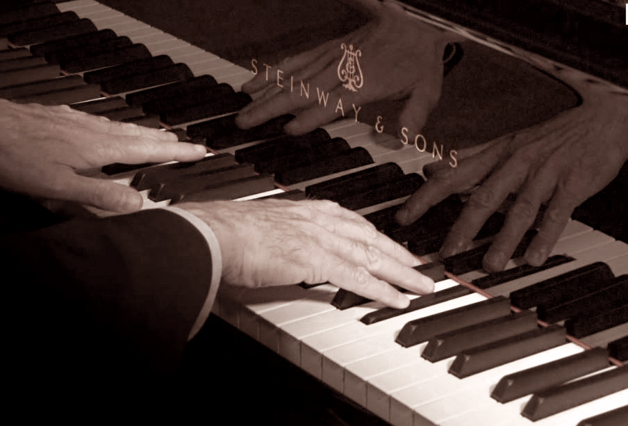 Europäischer Klavierwettbewerb Bremen Pianist Hände