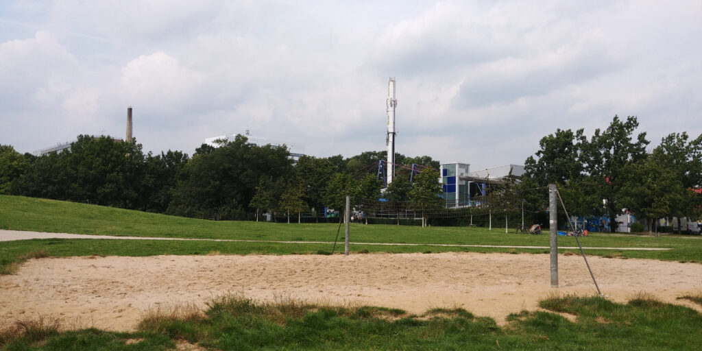 Sportplätze in der Neustadt: Beachvolleyballfeld in den Neustadtswallanlagen