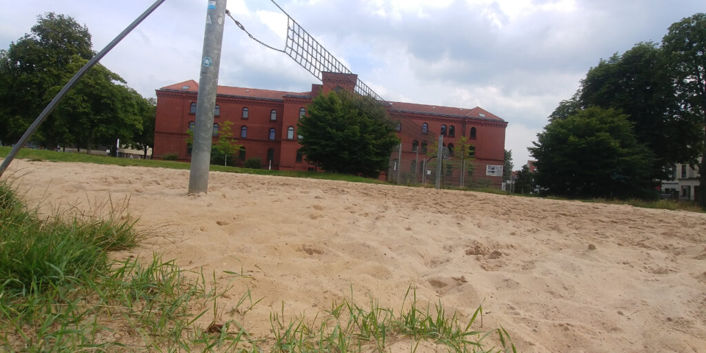 Sportplätze in der Neustadt: Beachvolleyballfeld in den Neustadtswallanlagen