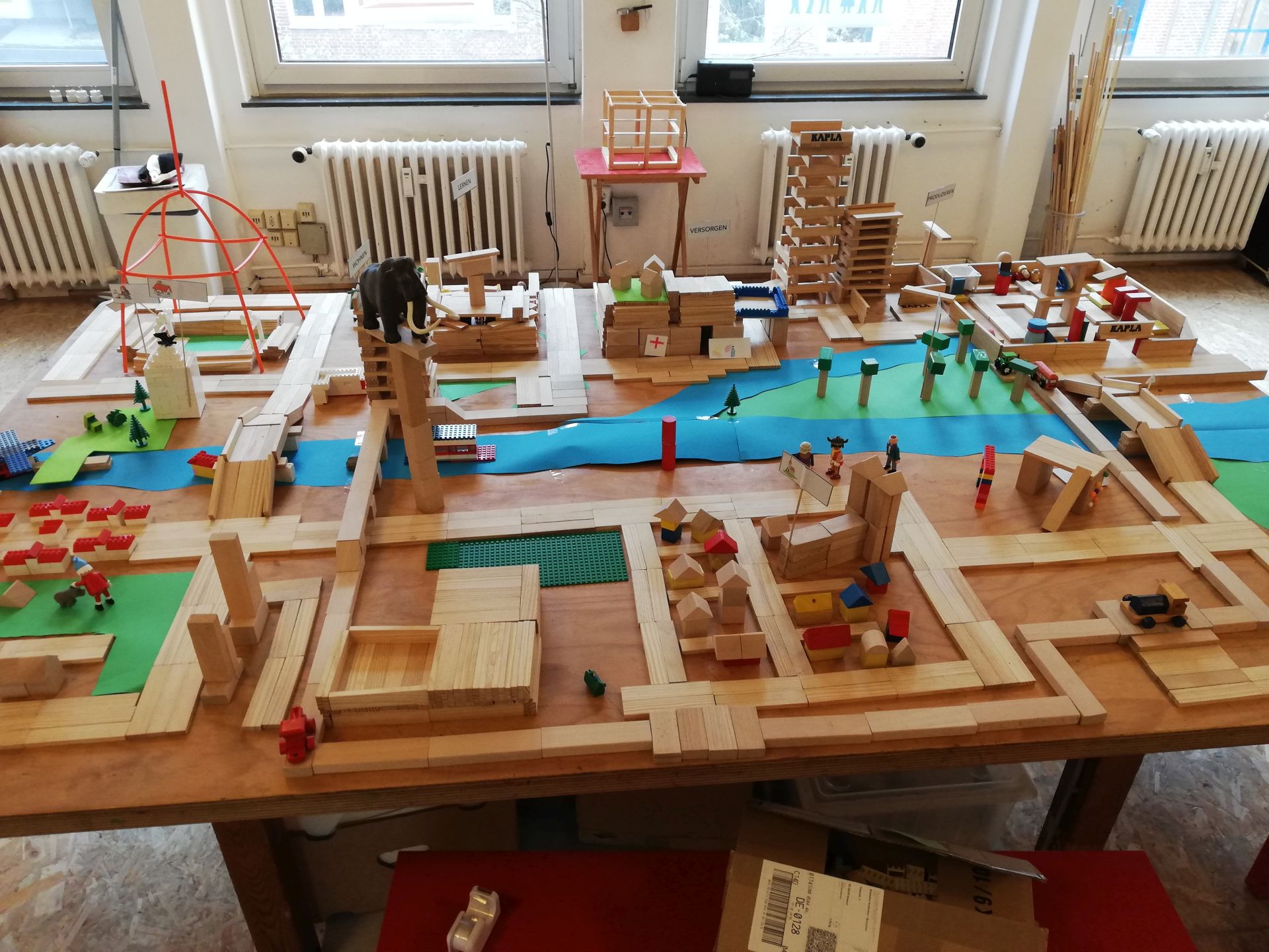 In der Architekturschule Baukasten bauen, planen und gestalten Kinder