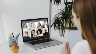 Nase voll von Onlinebesprechungen? Tipps gegen Zoom Fatigue