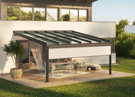 Terrassendach Frontalansicht, anthrazitfarbene Konstruktion mit Komplettverglasung