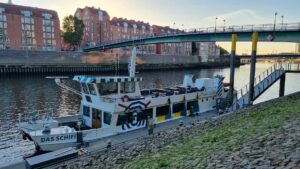 Schiffe an der Schlachte – Das Schiff