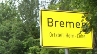 Richtig oder falsch? Ortseingangsschild am Autobahnzubringer Horn-Lehe.