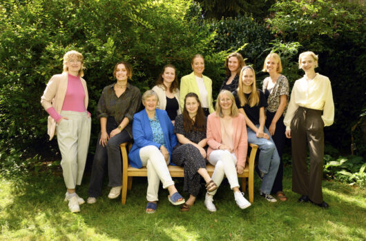 belladonna in Bremen: Gruppenfoto vom Team im Grünen