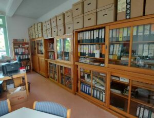 Eine Wand voller Archivschränke im DOKU Blumenthal