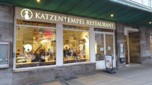 Außenansicht des Katzentempels in Bremen