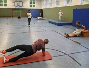 Vorbereitung auf das Training beim Hanseatischen Fechtclub