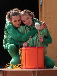 Universum Sommersause: Kindertheater Zeppelin zeigt Stück mit trommelndem Frosch
