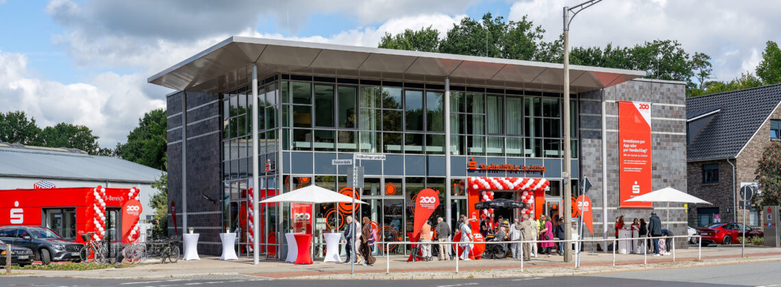 Totale Aufnahme der neu eröffneten Stadtteilfiliale Huchting