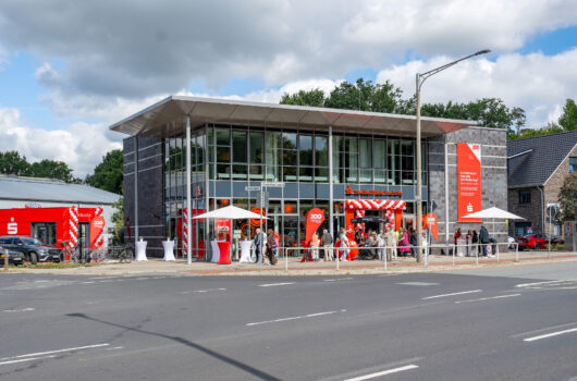 Totale Aufnahme der neu eröffneten Stadtteilfiliale Huchting