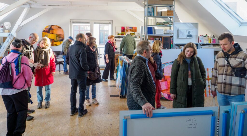 KunstWerk im Viertel: viele Besuchende bei den Offene Ateliers
