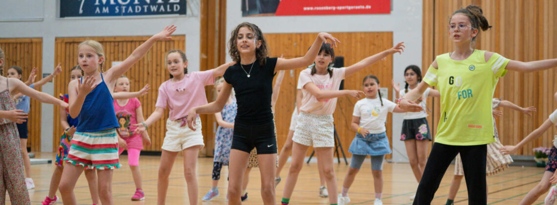 Show-Flohmarkt Kinder tanzen