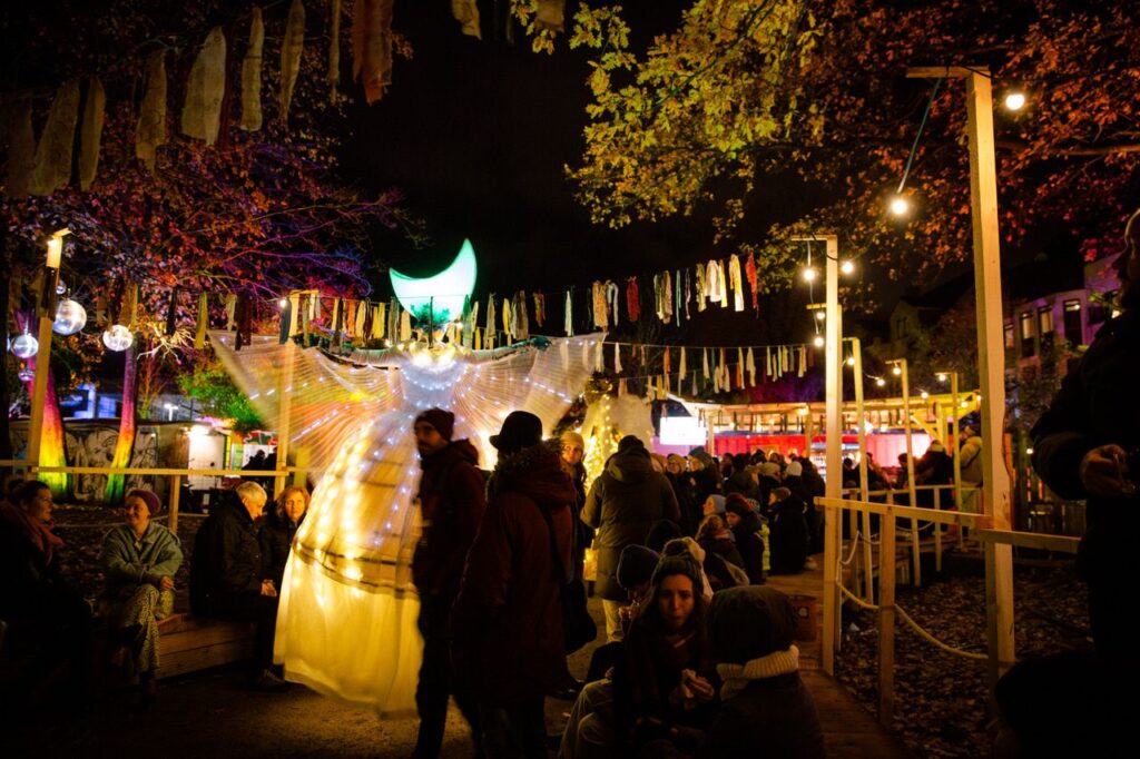 Bremer Weihnachtsmärkte: Leuchtende Walking-Acts bei Lichter der Neustadt