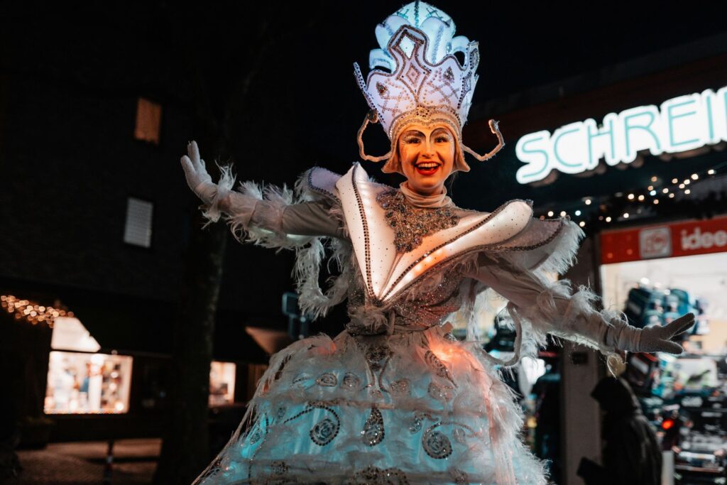 Stelzen-Art zu Gast beim Weihnachtsbummel in Findorff