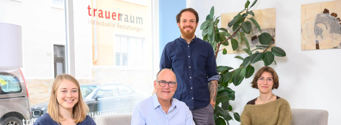 Das Team von Trauerraum Bremen in den Räumlichkeiten in der Brunnenstraße Bremen