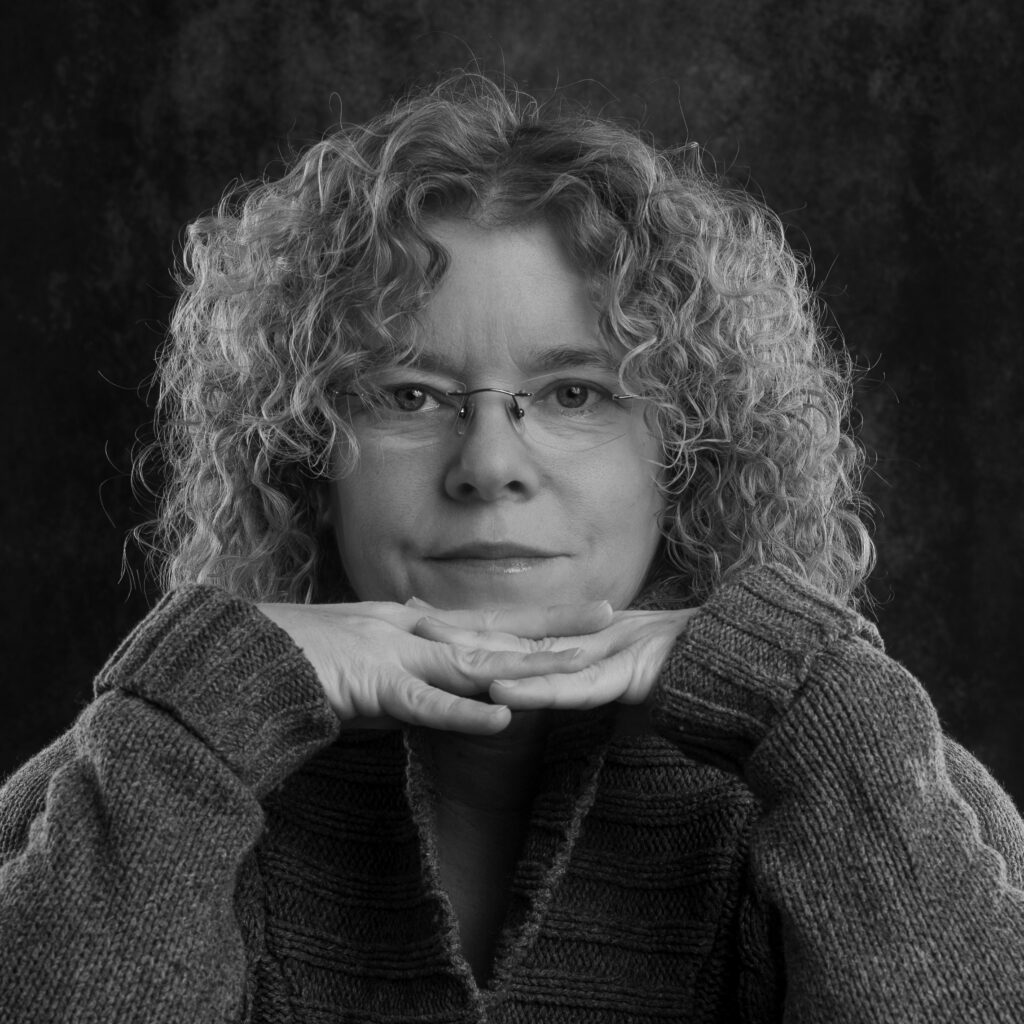 Selbstpoträt von einer Frau mir Brille