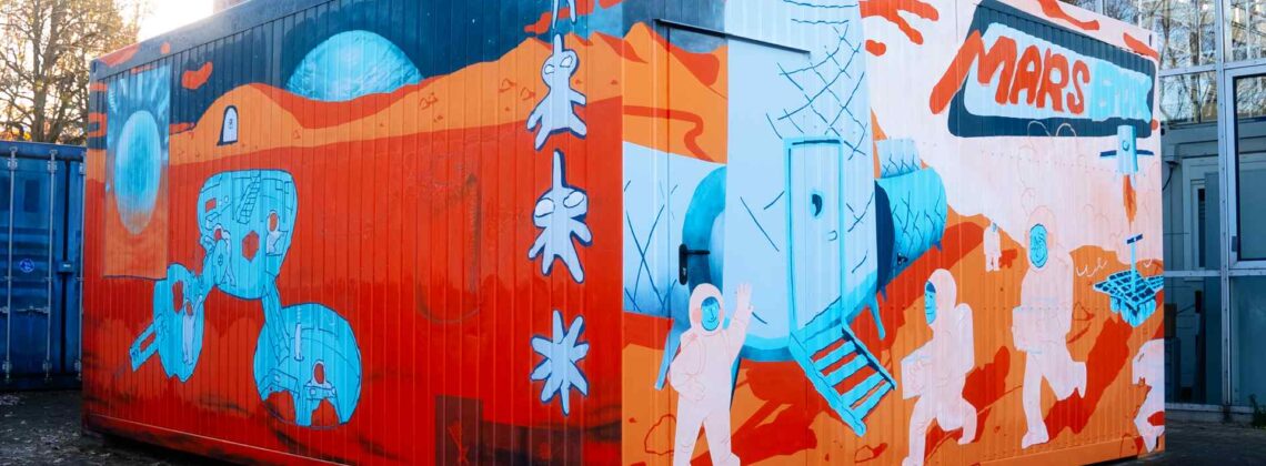 Blick auf das Kinderlabor MarsBox von außen