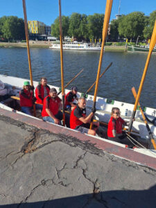 Blick vom Pier in den Kutter der Betriebssportgruppe der Sparkasse Bremen
