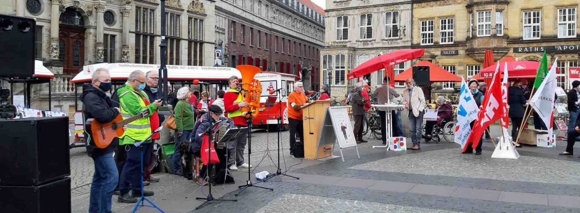 Veranstaltung zum Tag der älteren Generation mit Musik und Infoständen in der Bremer Innenstadt