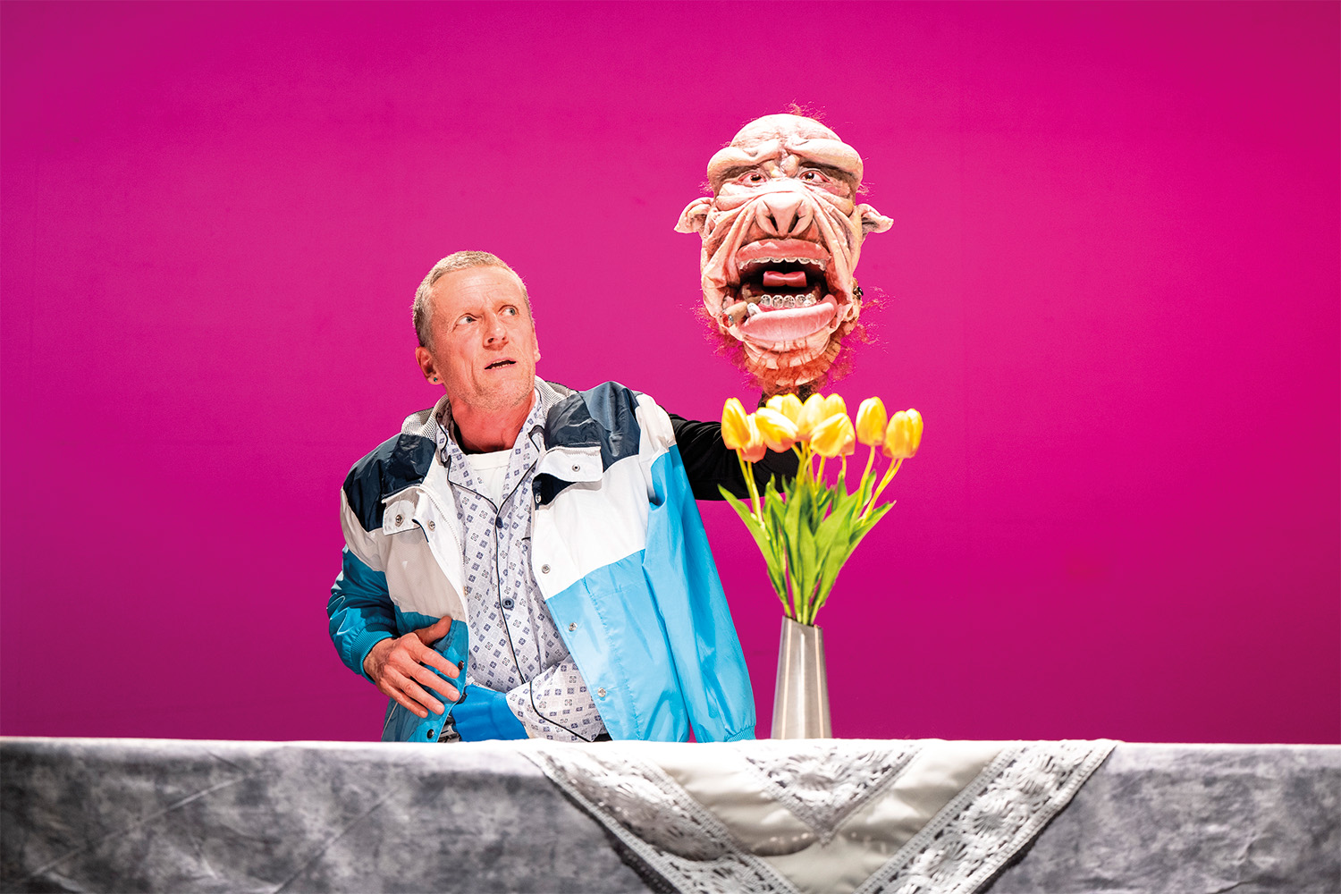 Bühne Cipolla – Dr. Fischer aus Genf oder die Bomben-Party