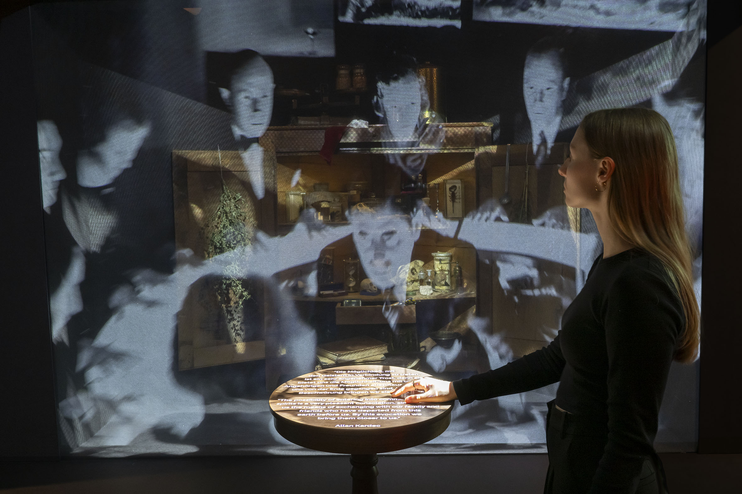 Taschenlampenführung durch die Sonderausstellung „Magie“