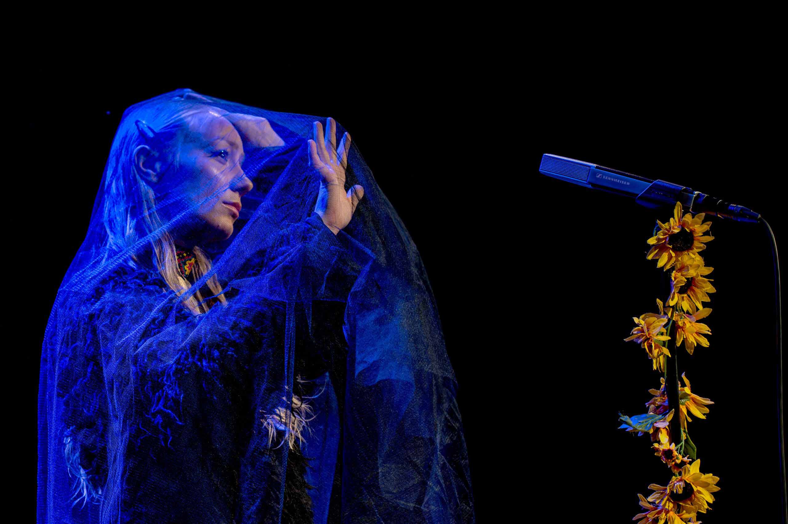 Zerrissene Gegenwart – Stimmen aus einem Land im Überlebenskampf