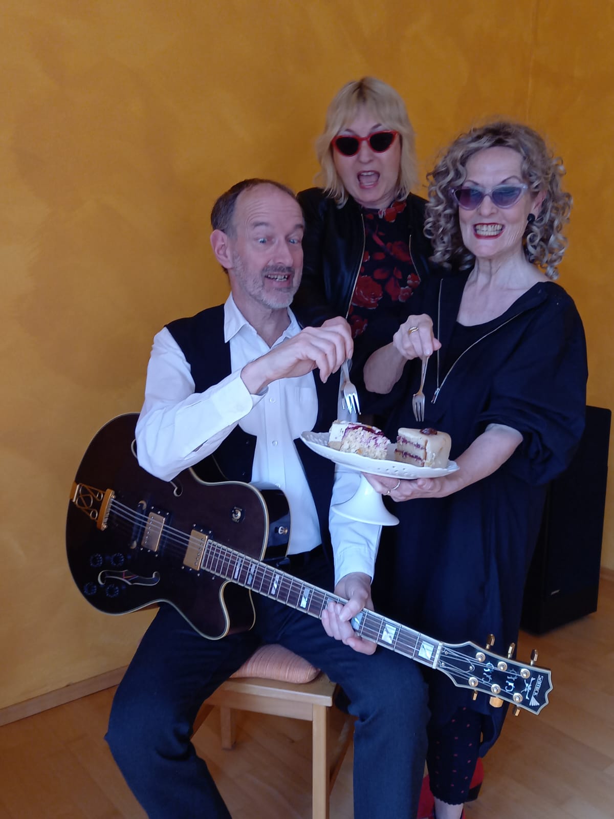 Such Fine Ladies & Herr Hildebrand – Aber bitte mit Sahne