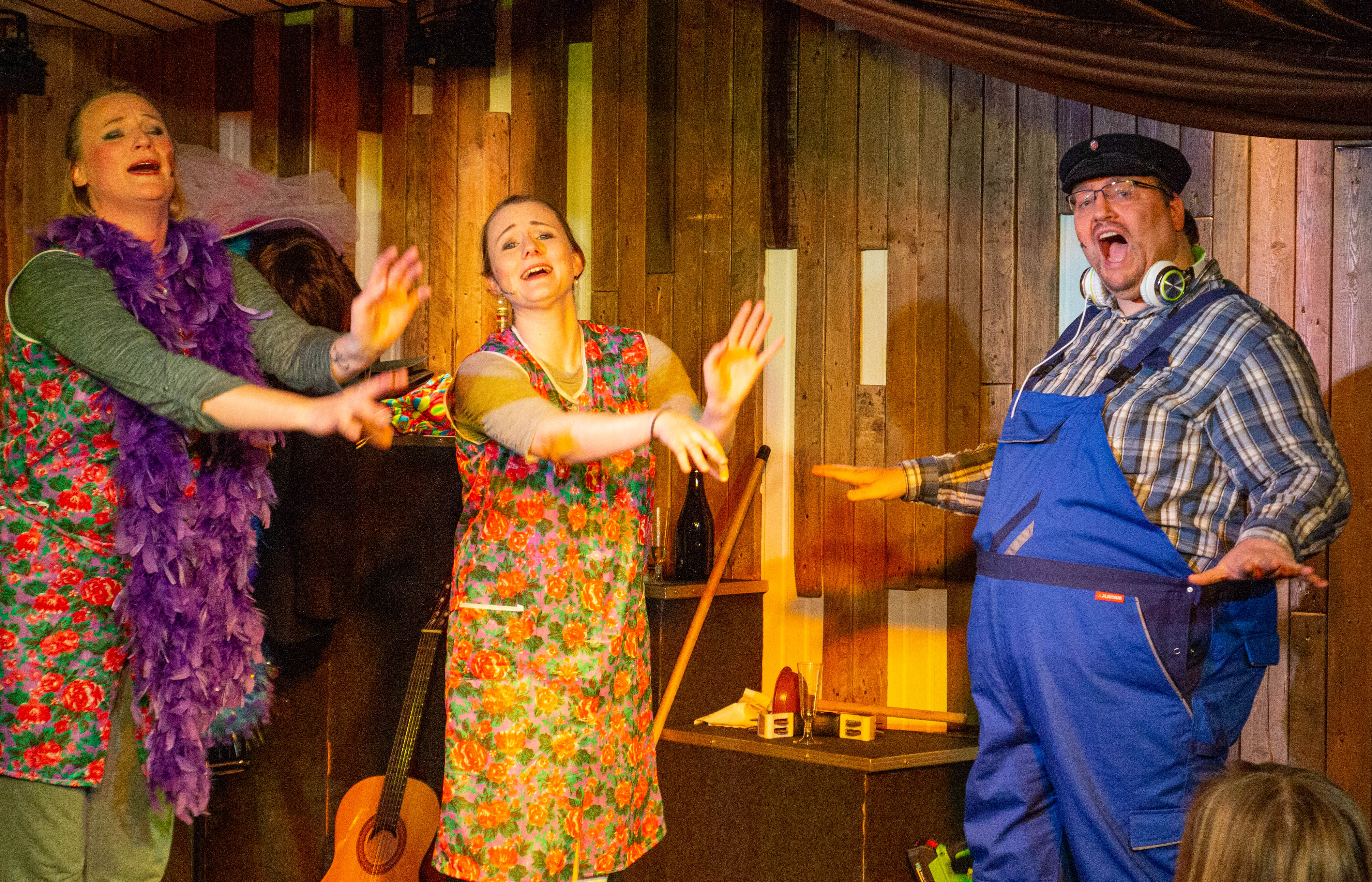 Theater im Hof: Schlagerhafen – Korn im Feldbett