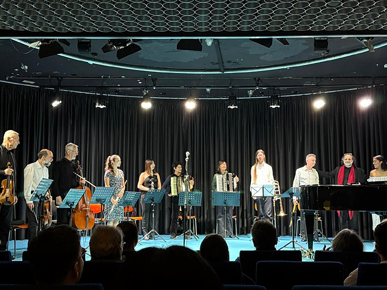 Mittagskonzert: Orquesta no típica – In Tango veritas