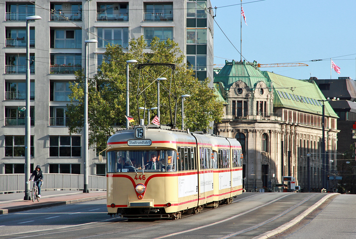 Stadtrundfahrt mit der historischen Straßenbahn Linie 15