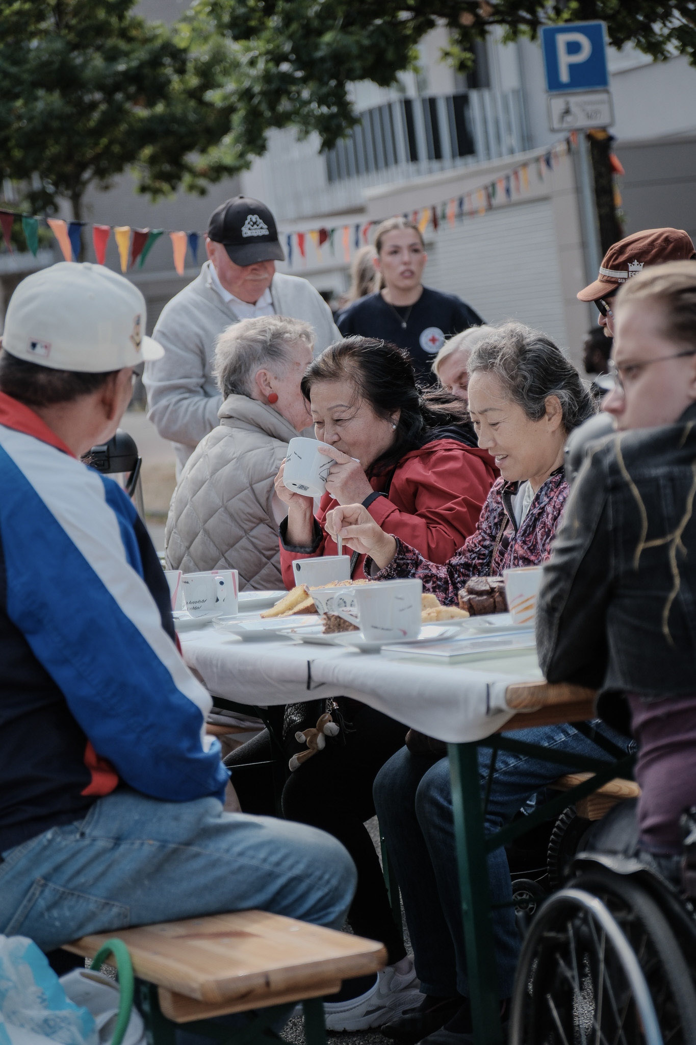 Zu Tisch! 50 Picknicktische für die Überseestadt