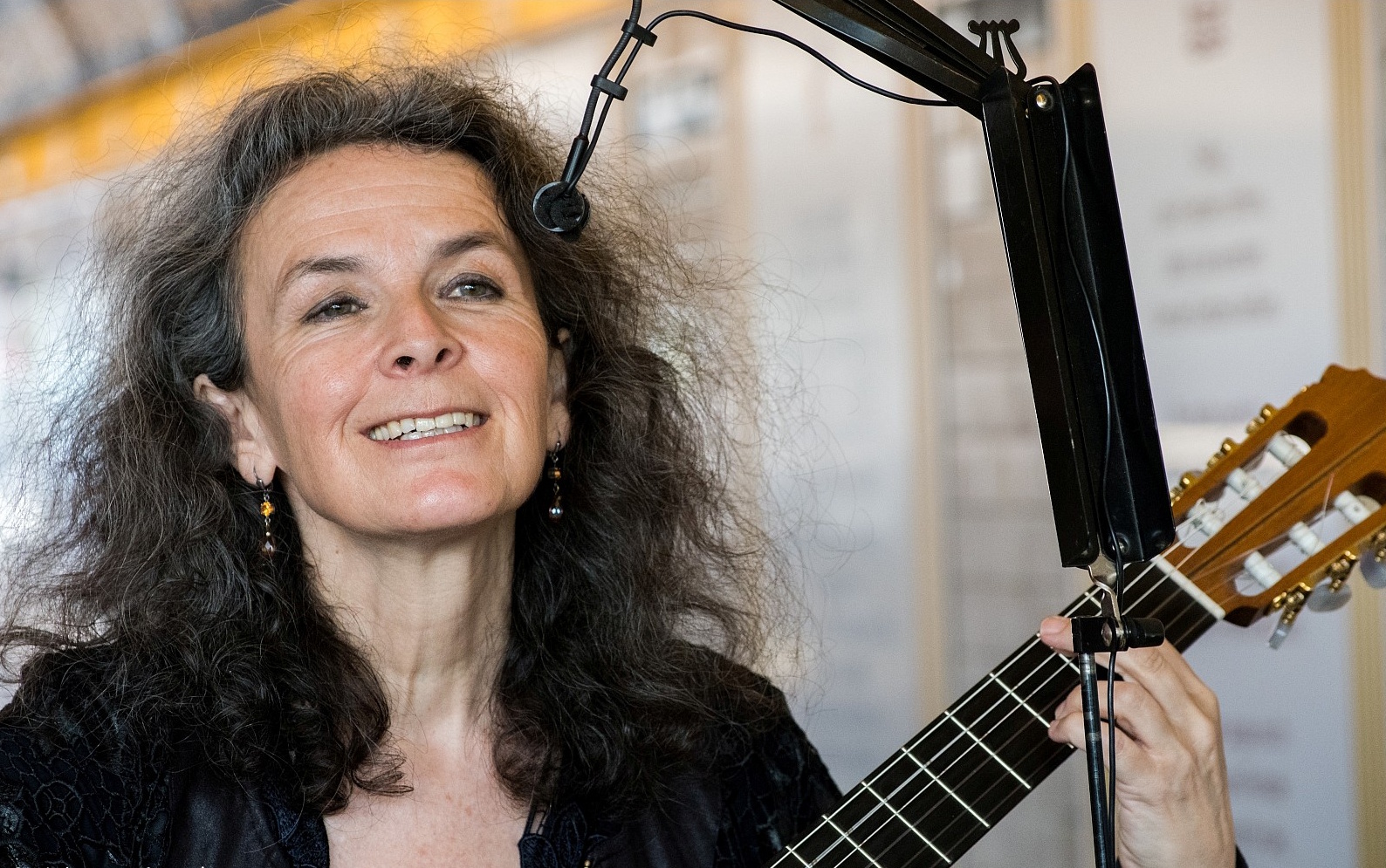 Musik trifft Kunst: Akampita Steiner – Der Klang der Kindheit